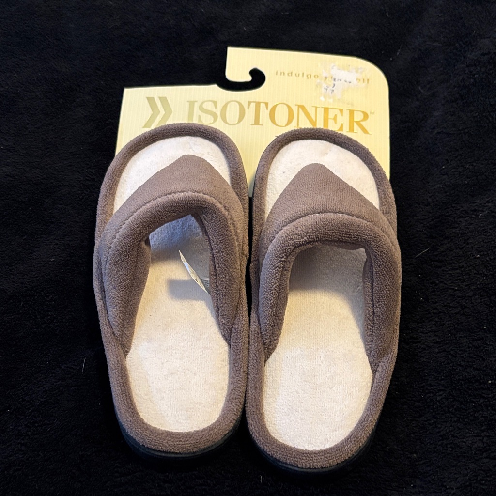 Isotoner Womens TanBrown Flip Flop Style Slippers Brand New